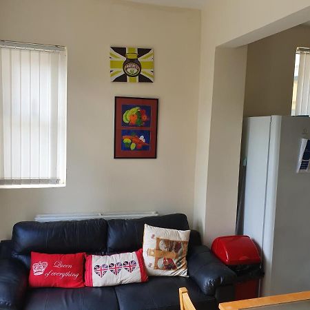 12 Person 6 Bedroom Self Catering House Liverpool Esterno foto