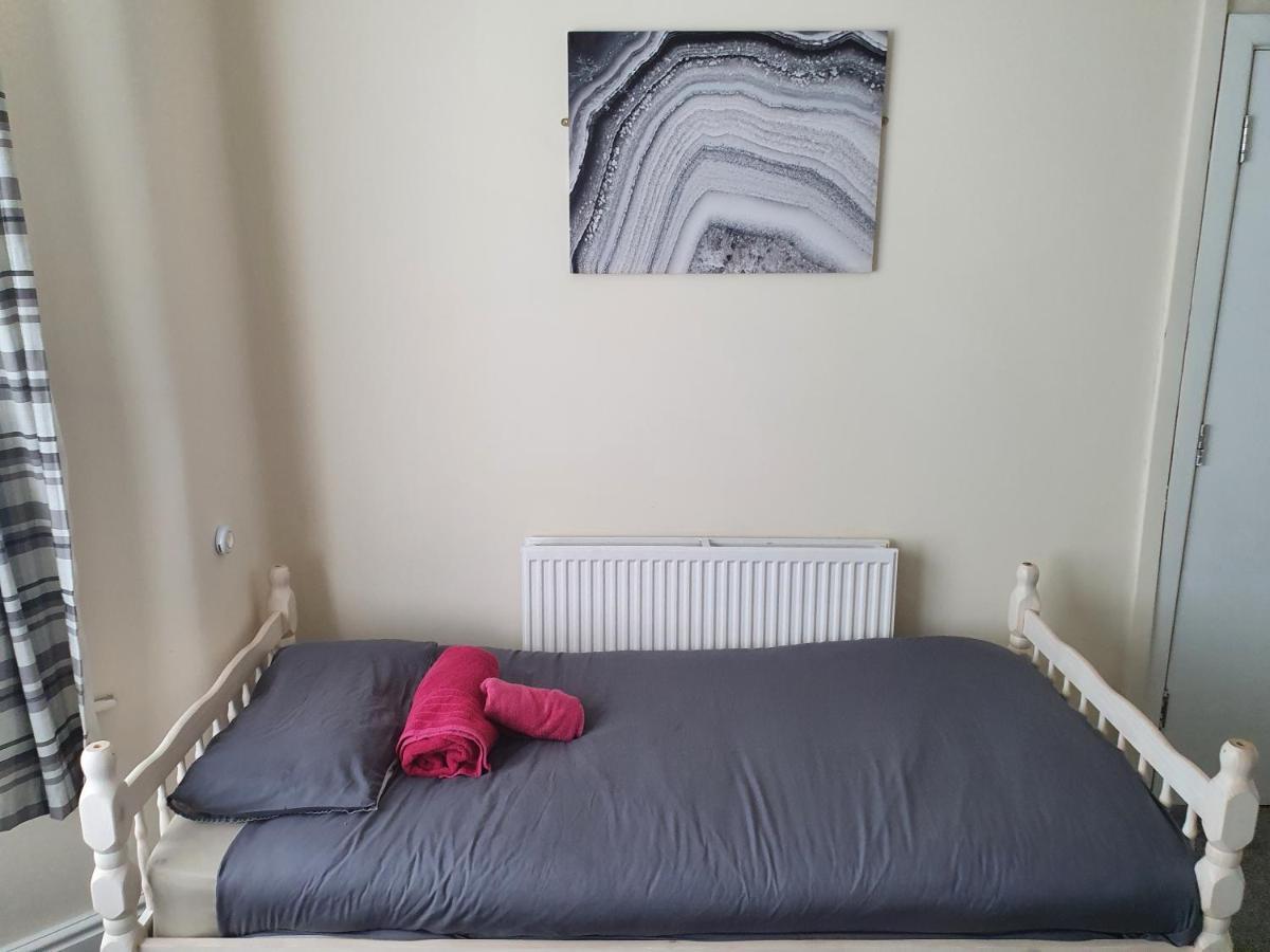 12 Person 6 Bedroom Self Catering House Liverpool Esterno foto