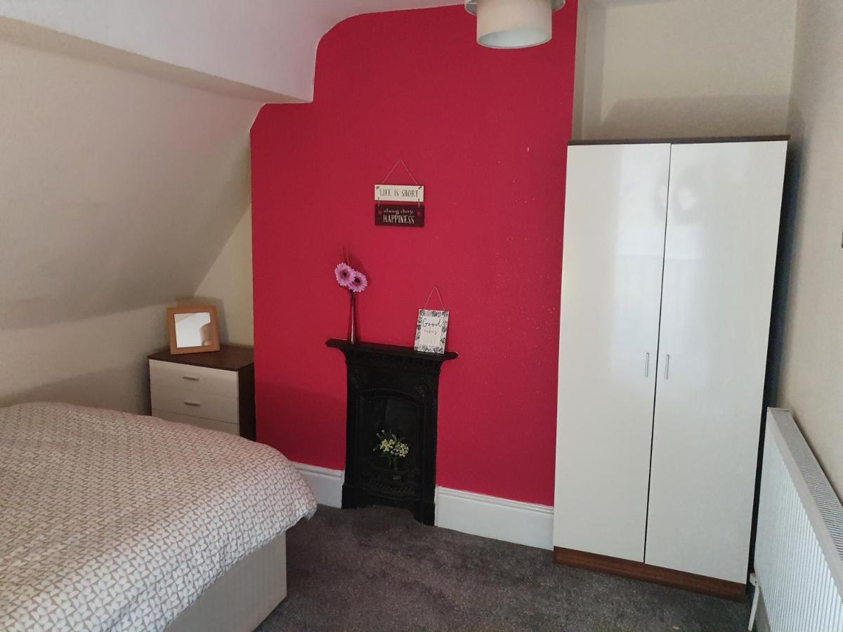 12 Person 6 Bedroom Self Catering House Liverpool Esterno foto