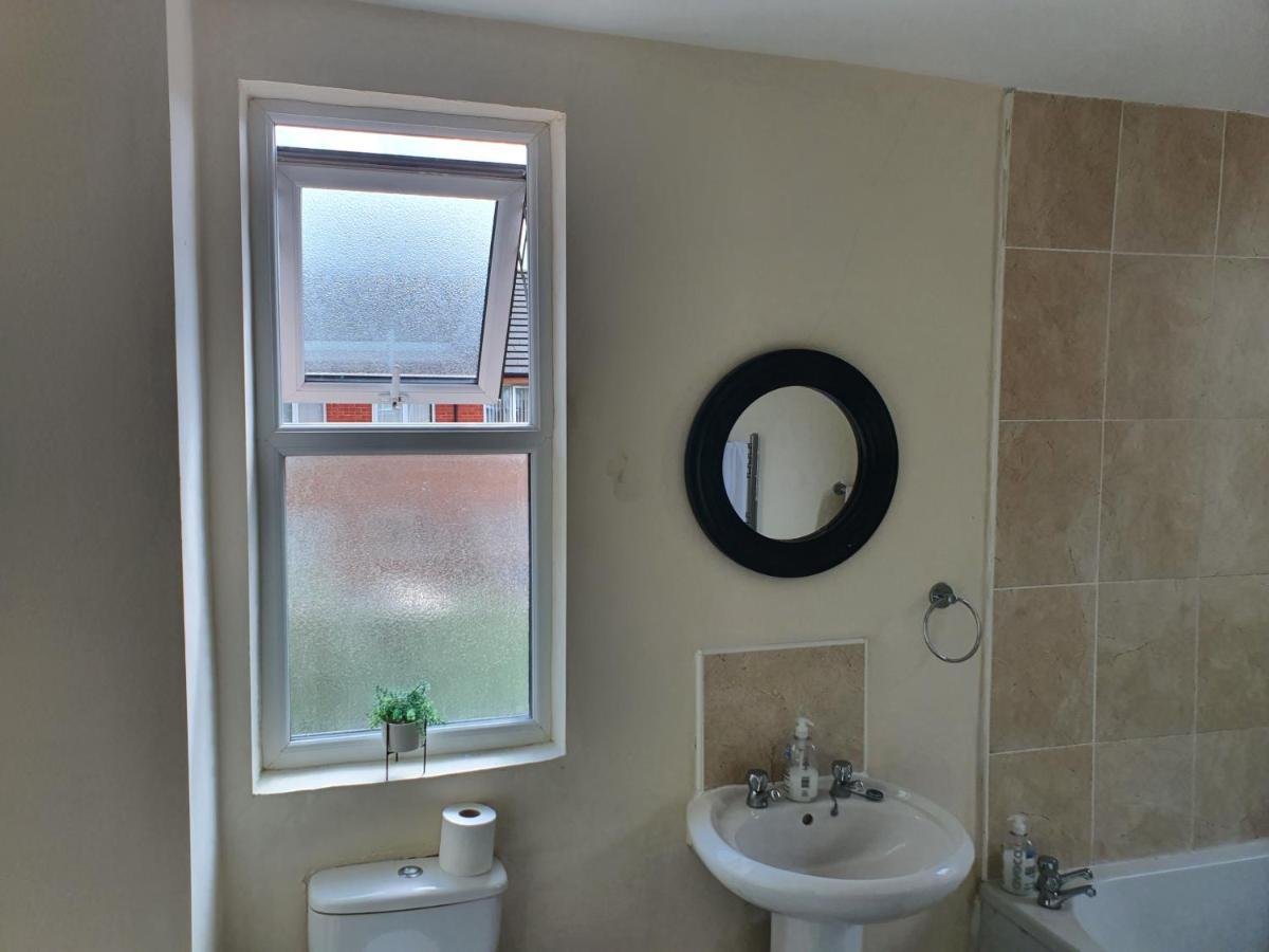 12 Person 6 Bedroom Self Catering House Liverpool Esterno foto