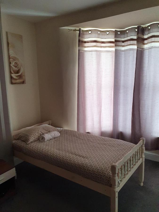 12 Person 6 Bedroom Self Catering House Liverpool Esterno foto