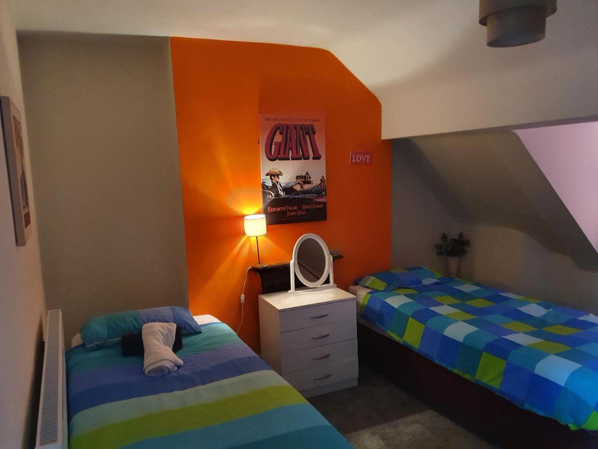 12 Person 6 Bedroom Self Catering House Liverpool Esterno foto