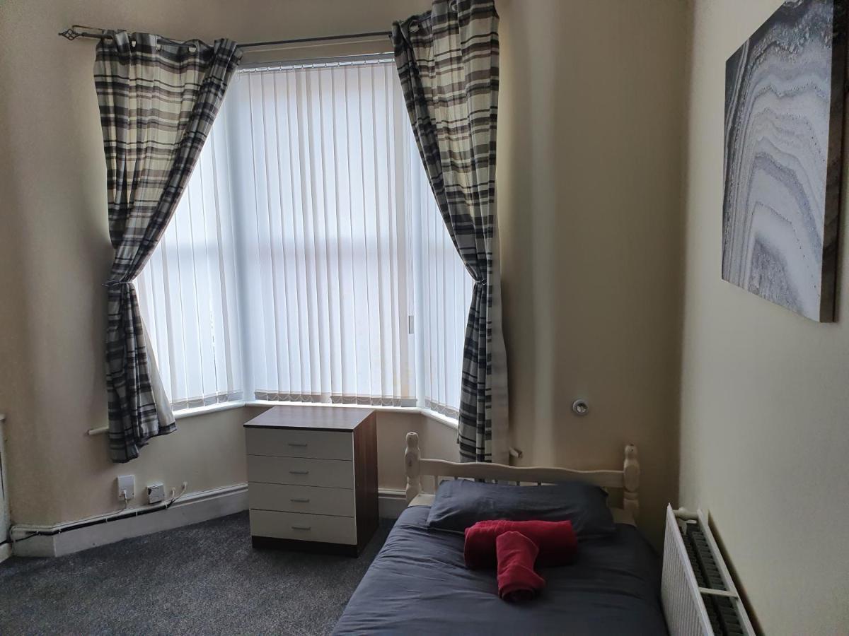 12 Person 6 Bedroom Self Catering House Liverpool Esterno foto