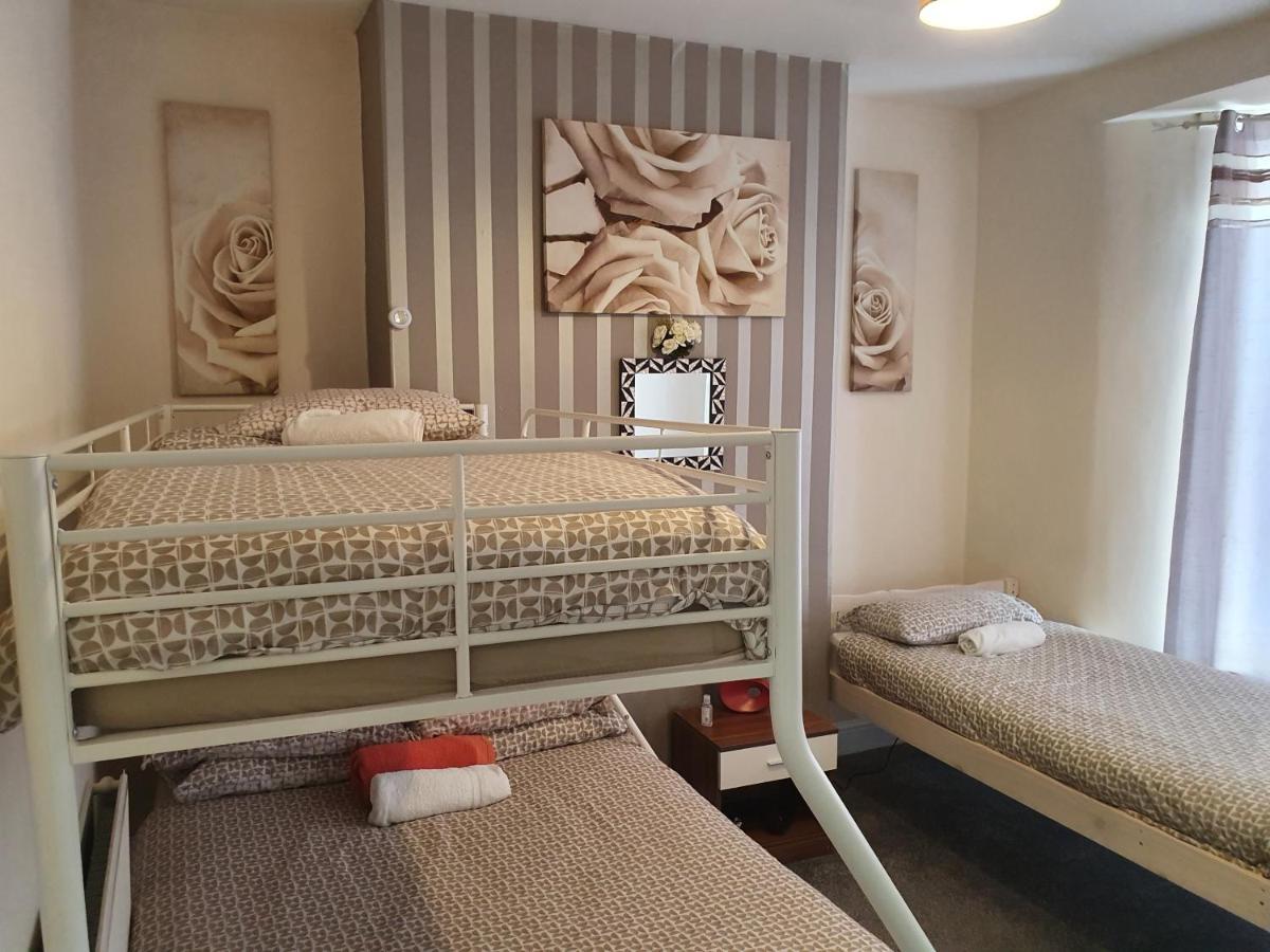 12 Person 6 Bedroom Self Catering House Liverpool Esterno foto