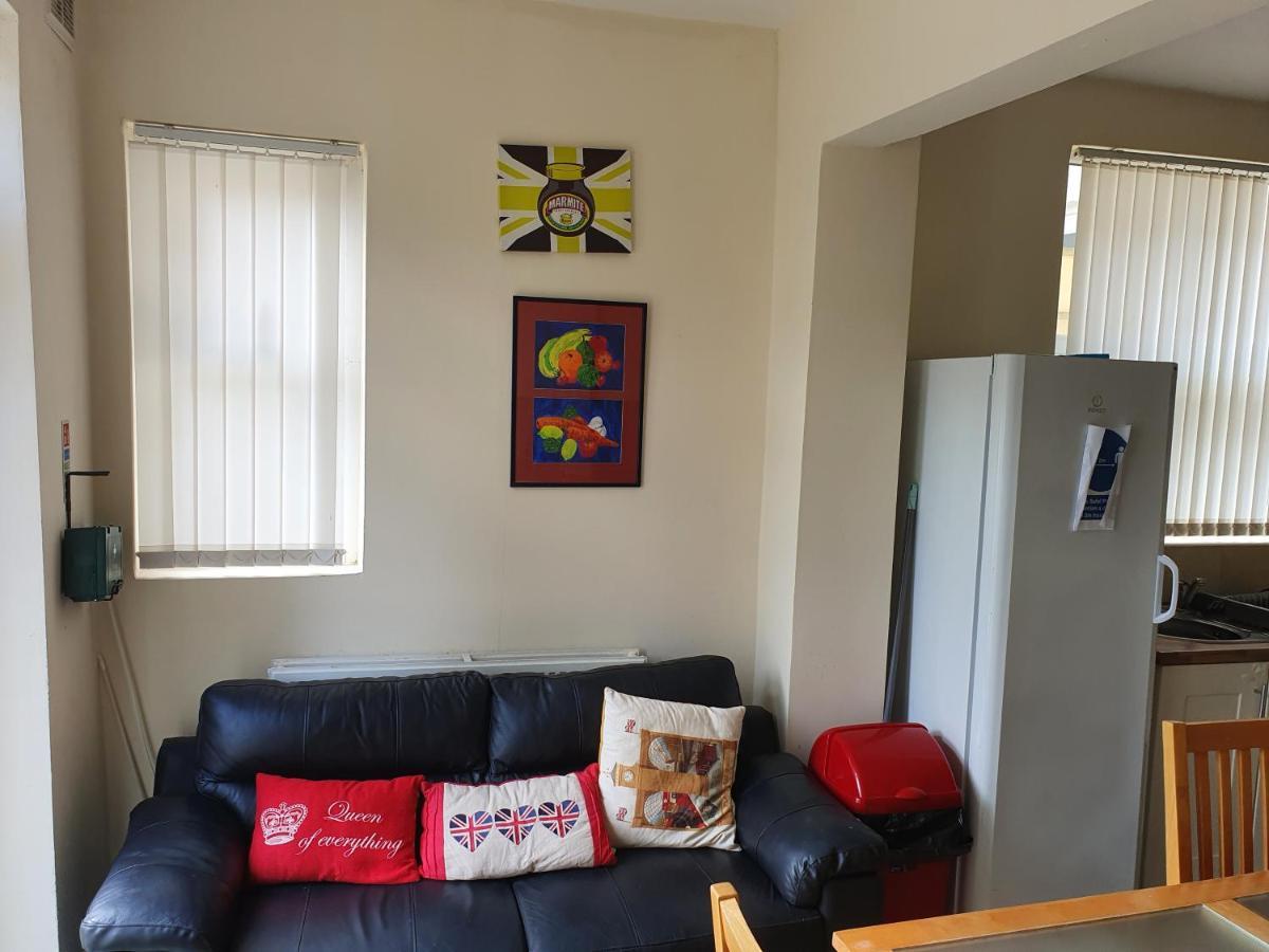 12 Person 6 Bedroom Self Catering House Liverpool Esterno foto