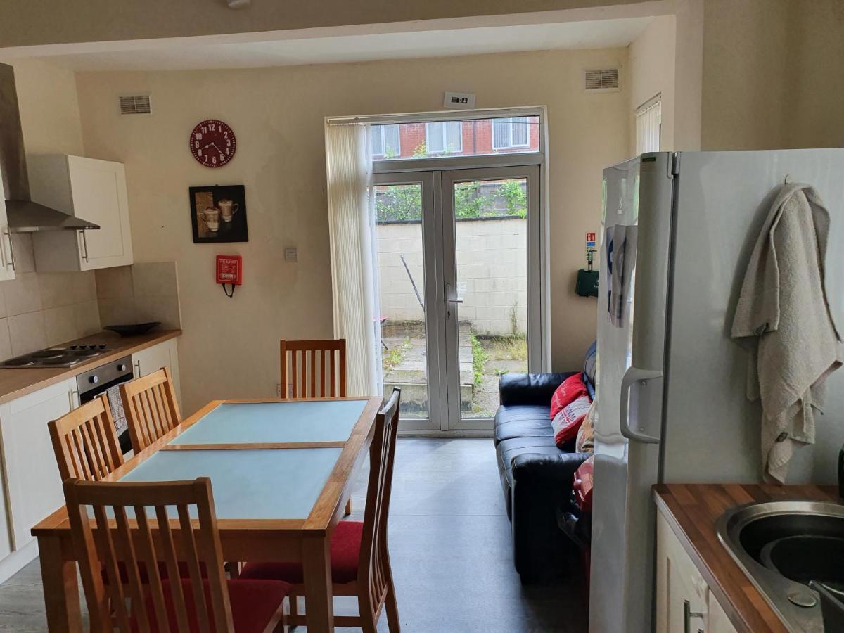 12 Person 6 Bedroom Self Catering House Liverpool Esterno foto