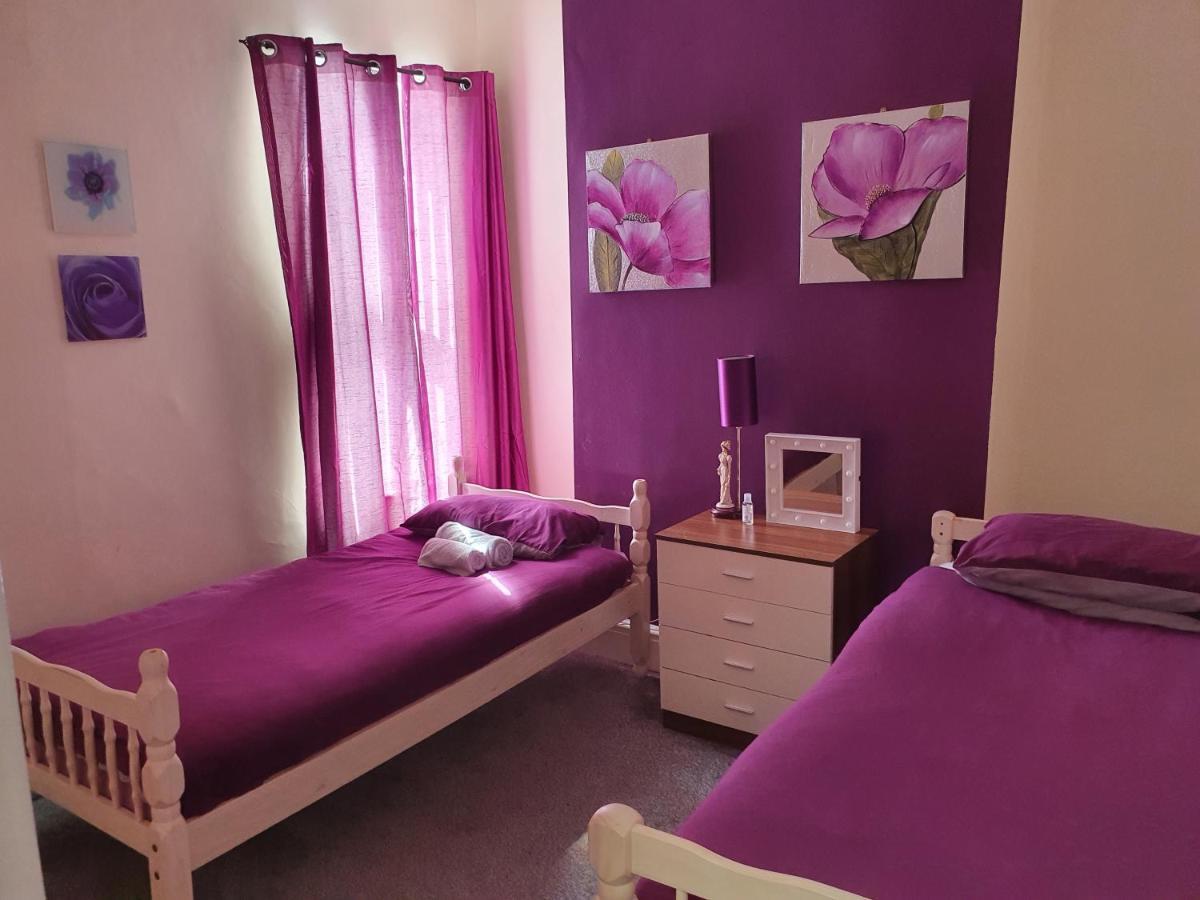 12 Person 6 Bedroom Self Catering House Liverpool Esterno foto